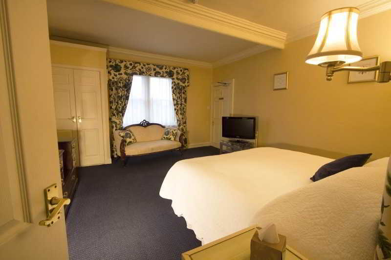 The Wheatsheaf Hotel And Restaurant Swinton  Bagian luar foto