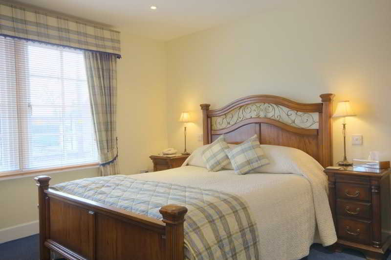 The Wheatsheaf Hotel And Restaurant Swinton  Bagian luar foto