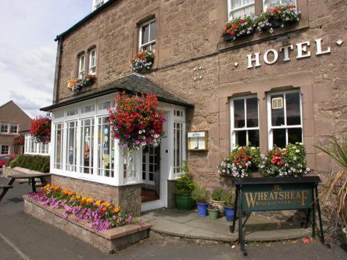 The Wheatsheaf Hotel And Restaurant Swinton  Bagian luar foto