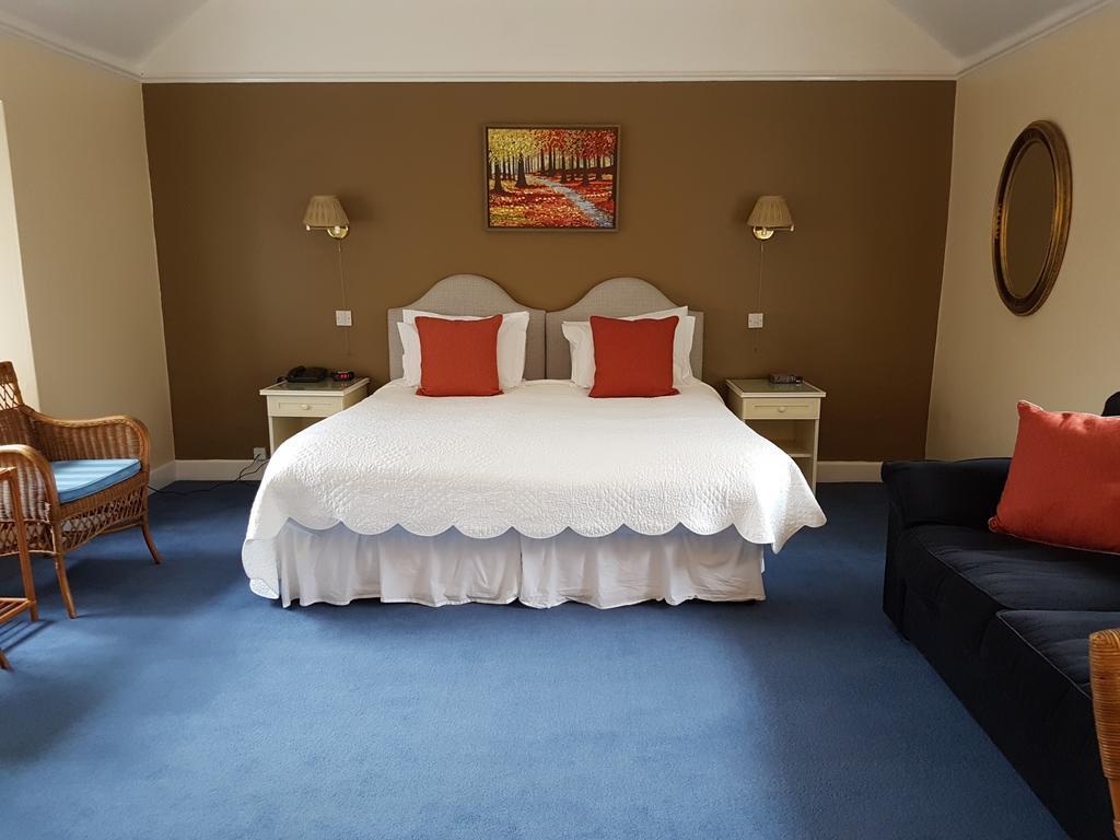 The Wheatsheaf Hotel And Restaurant Swinton  Bagian luar foto
