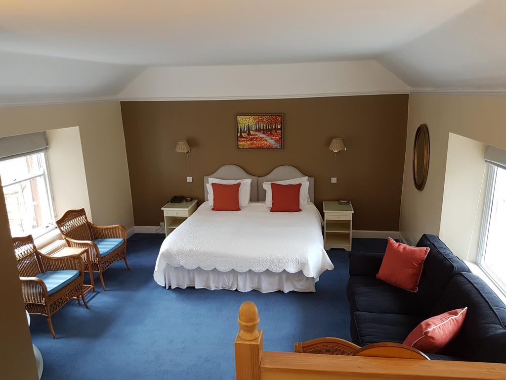 The Wheatsheaf Hotel And Restaurant Swinton  Bagian luar foto