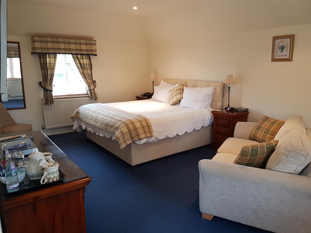 The Wheatsheaf Hotel And Restaurant Swinton  Bagian luar foto