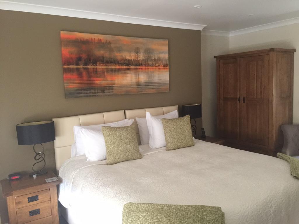 The Wheatsheaf Hotel And Restaurant Swinton  Bagian luar foto