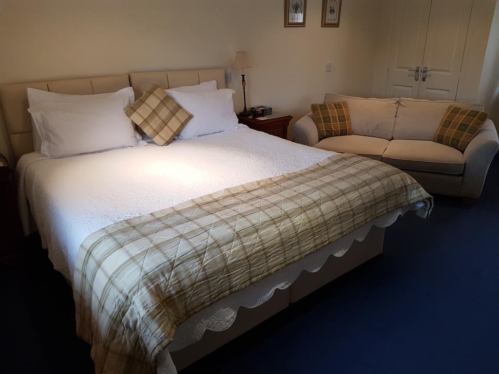 The Wheatsheaf Hotel And Restaurant Swinton  Bagian luar foto