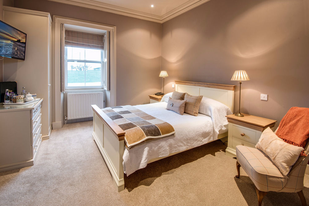 The Wheatsheaf Hotel And Restaurant Swinton  Bagian luar foto