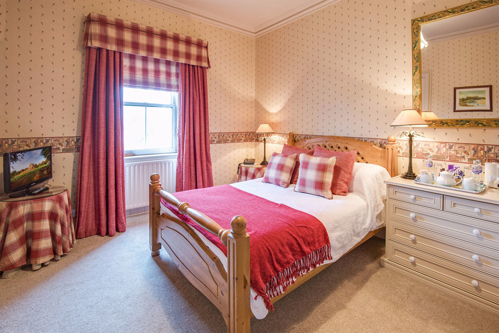 The Wheatsheaf Hotel And Restaurant Swinton  Bagian luar foto