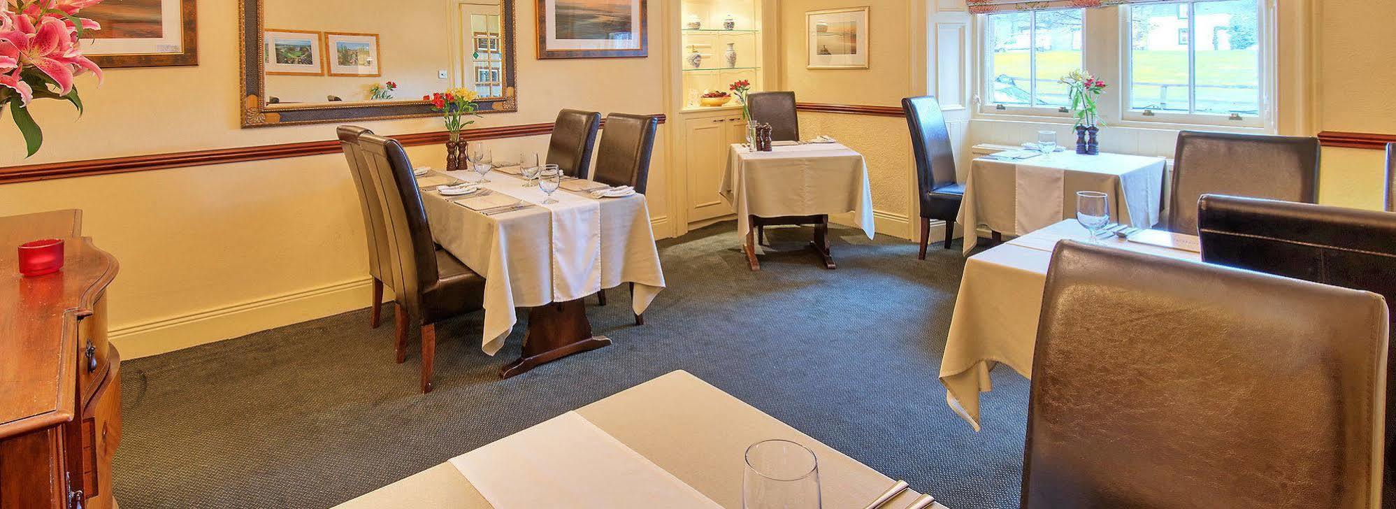 The Wheatsheaf Hotel And Restaurant Swinton  Bagian luar foto
