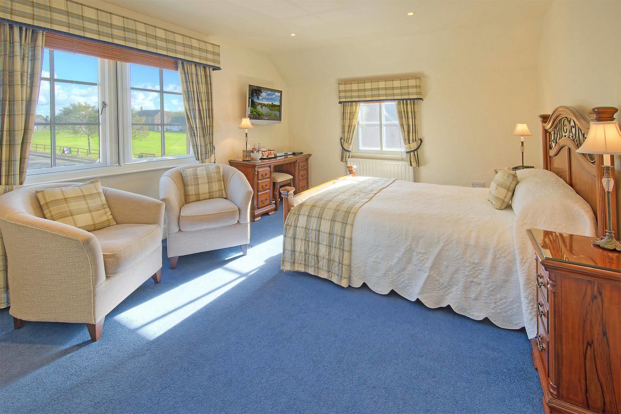 The Wheatsheaf Hotel And Restaurant Swinton  Bagian luar foto