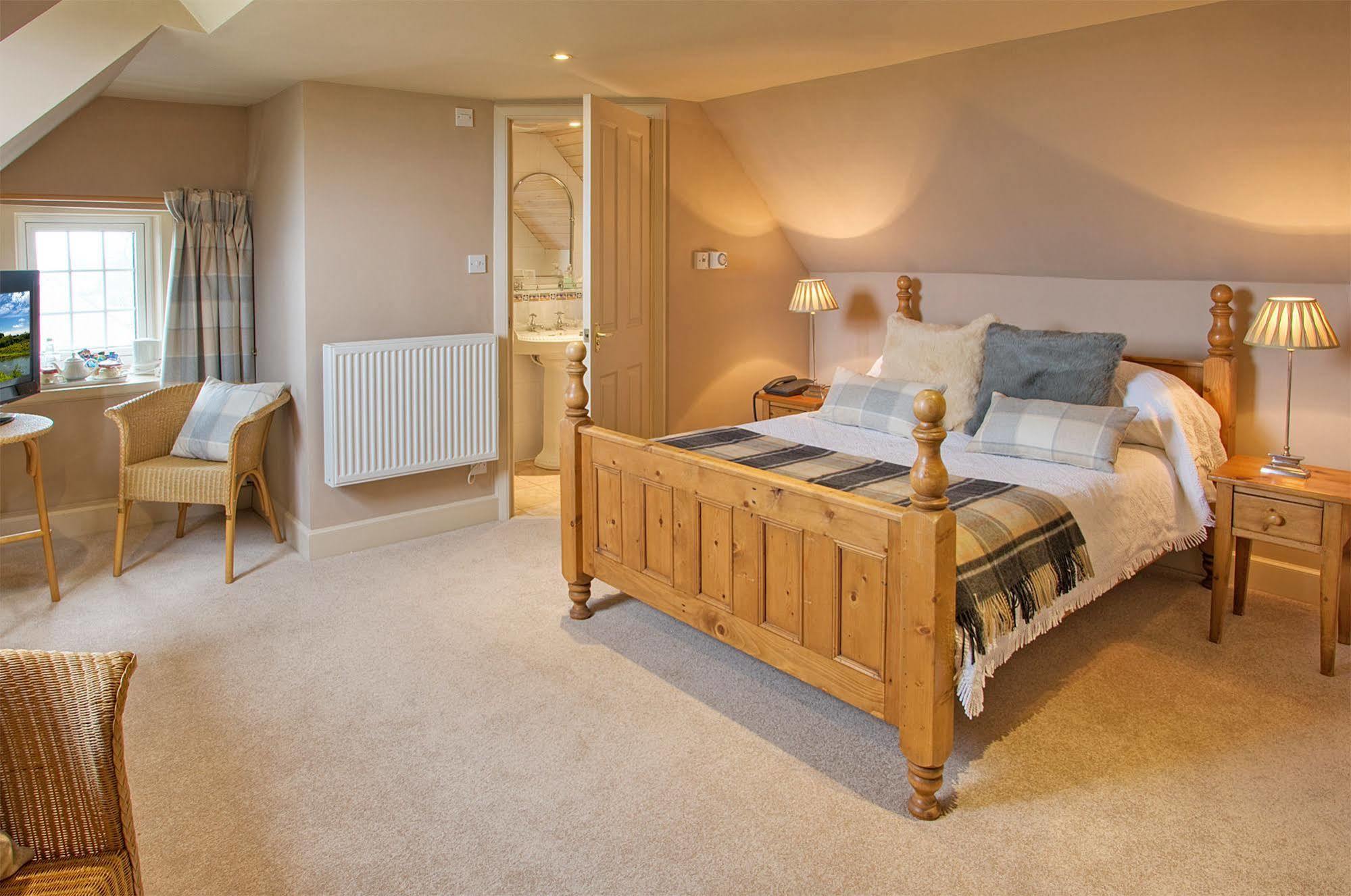 The Wheatsheaf Hotel And Restaurant Swinton  Bagian luar foto