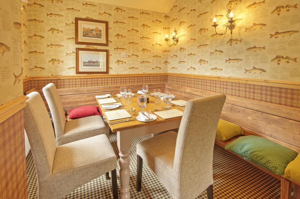 The Wheatsheaf Hotel And Restaurant Swinton  Bagian luar foto